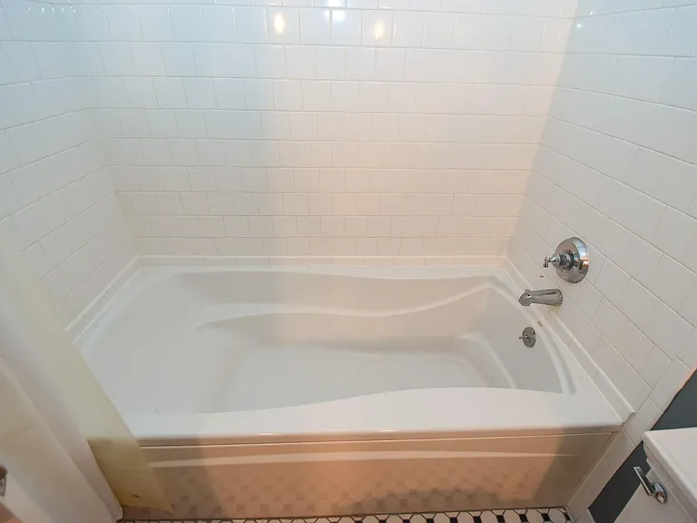 915 Franklin St #2H — Photo 16