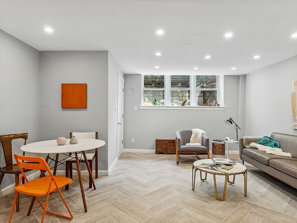 1st image of 400 E 17th St APT 102