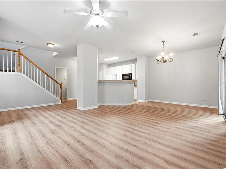 1006 Ivydale Cir — Photo 4