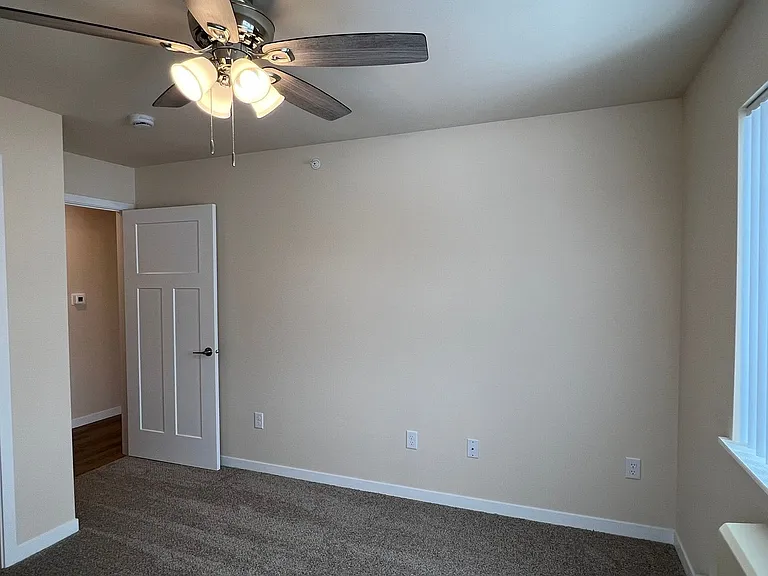 713 Caroline St — Photo 110