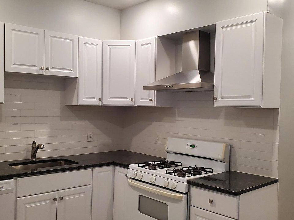 Kitchen with dishwasher