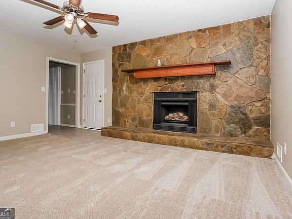 3rd image of 3851 Sundowner Ct SE