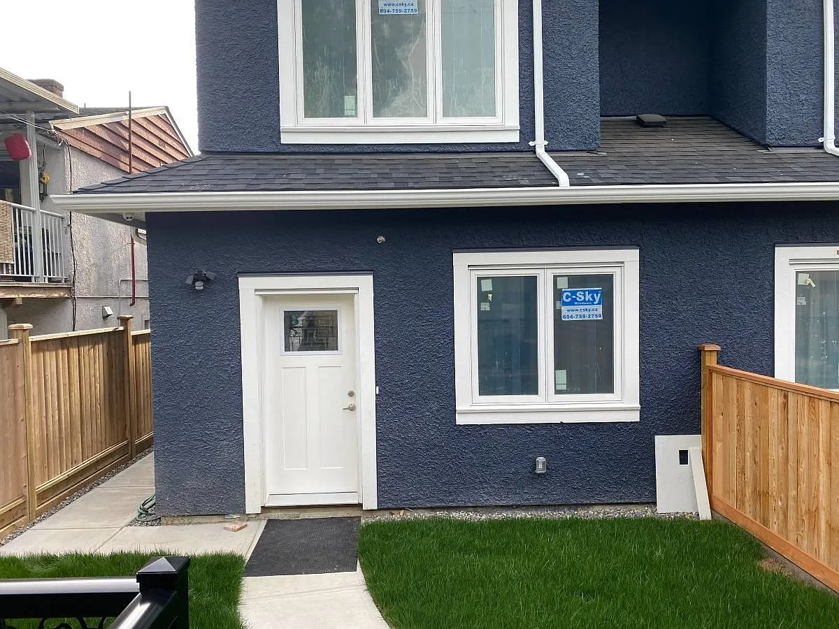3 bed, 1050 sqft, $2,700 — Photo 1