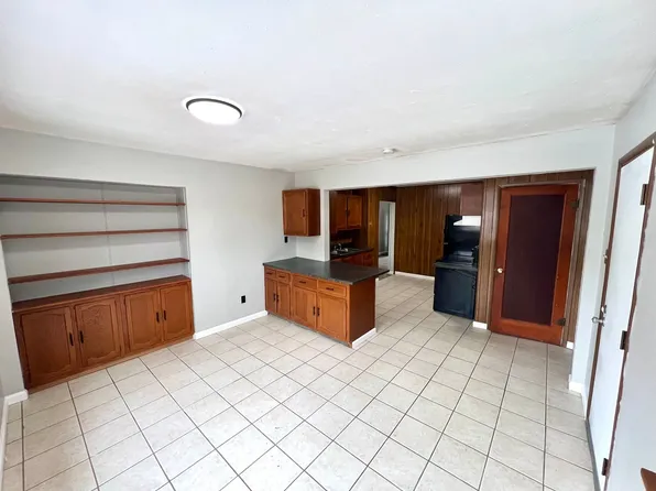 10869 Pear Tree Ln, Saint Ann, MO 63074