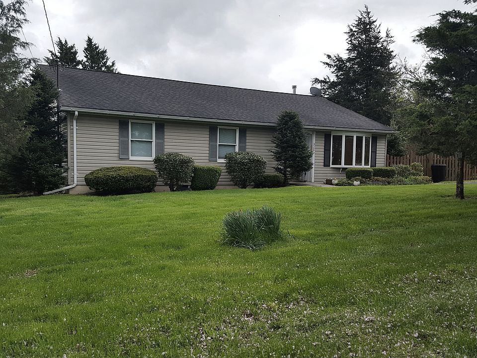 2nd image of 317 Magnolia Pl