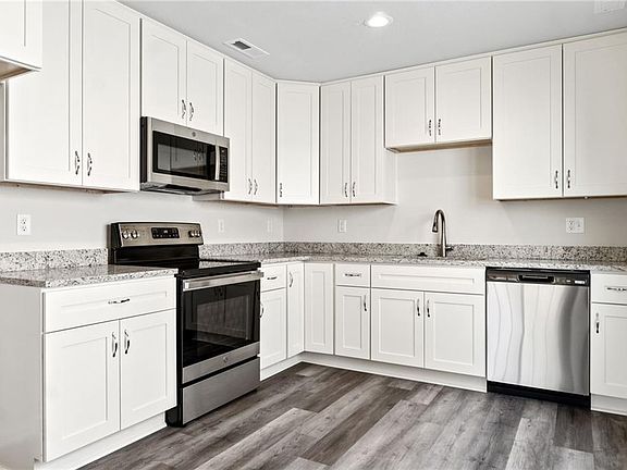 3rd image of 905 Railroad Ave