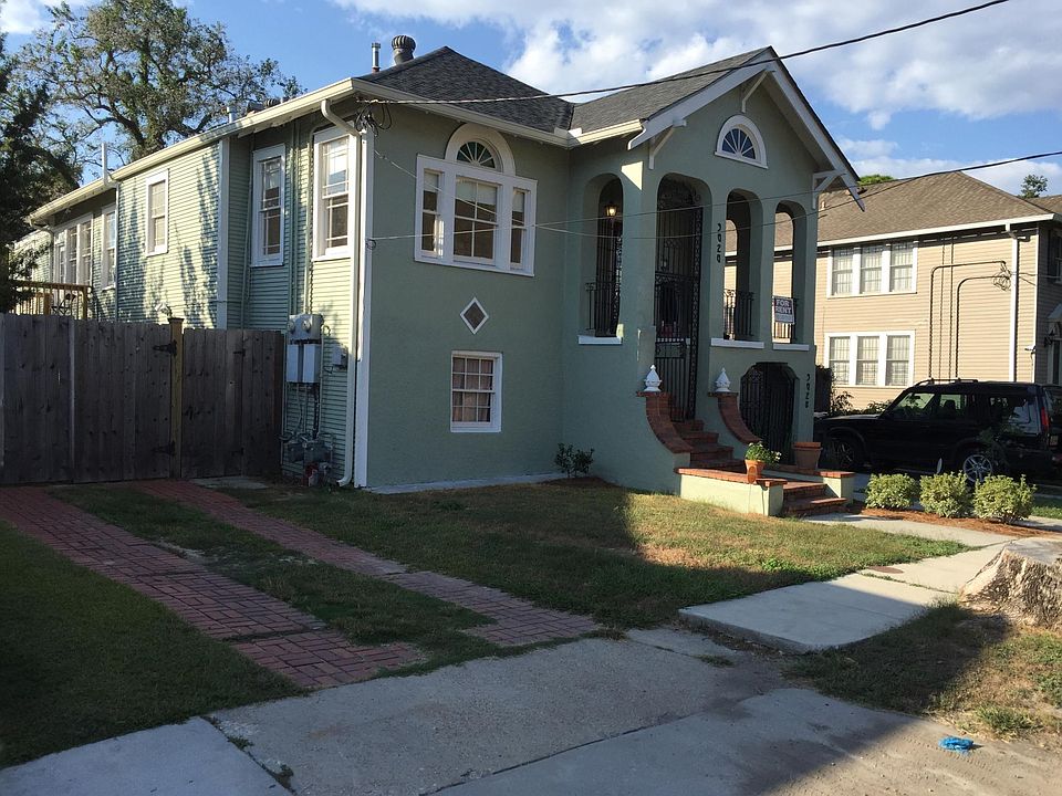 Front Elevation. Room on porch for table and chairs