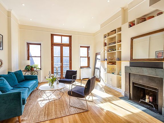 3rd image of 50 W 84th St