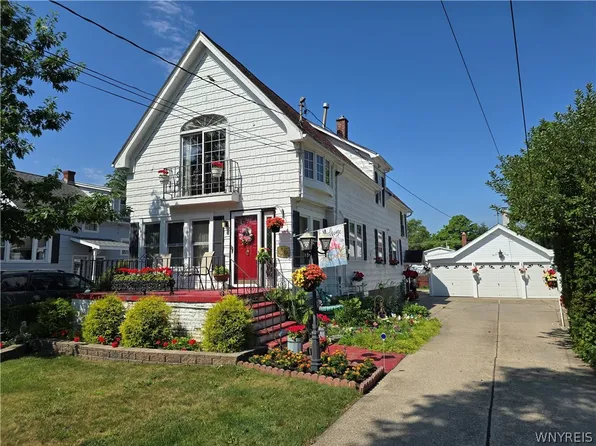 36 Dellwood Rd, Amherst, NY 14226