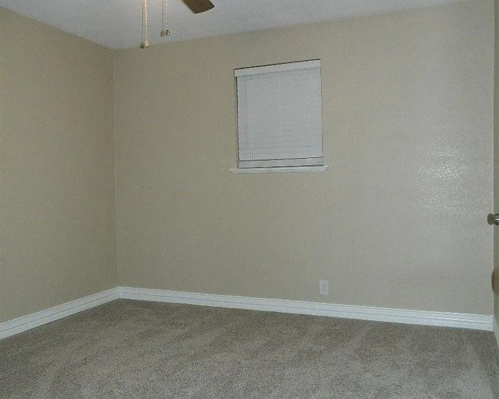 303 Chris Dr — Photo 21