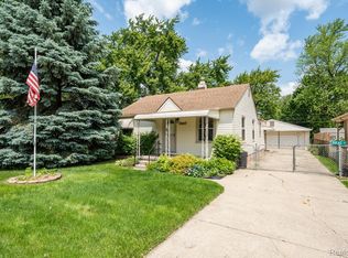 19811 Lakeworth St, Roseville, MI 48066