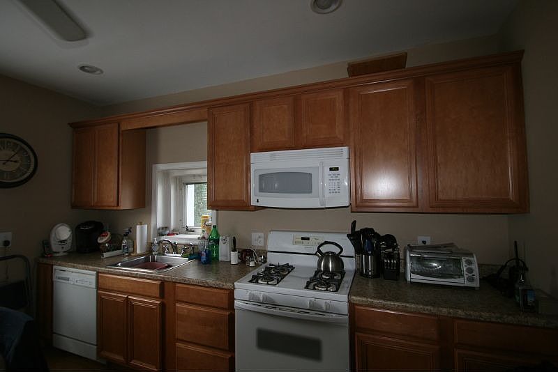 2nd image of 355 Grant St