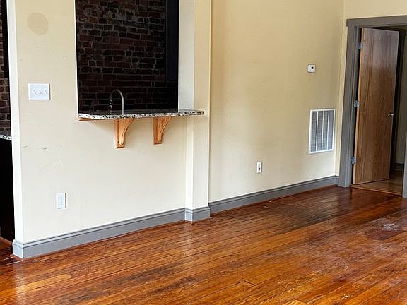 4th image of 321 W Franklin St APT 7