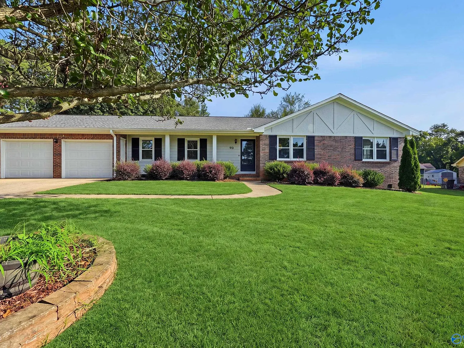 3 bed, 2.0 bath, 1700 sqft, $1,900 — Photo 1