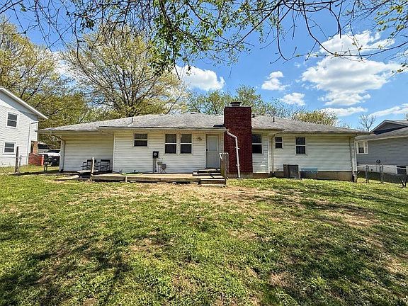 5th image of 944 Ridge Dr
