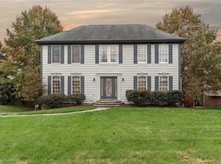 307 Indian Ridge Dr, Coraopolis, PA 15108