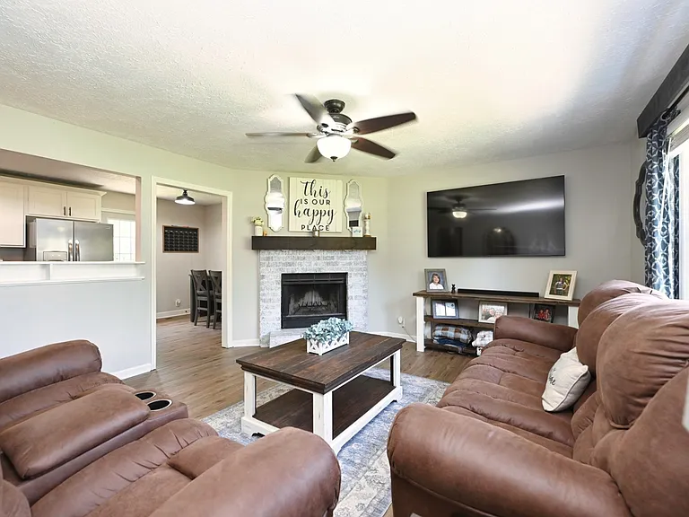 409 Sunnybrook Dr — Photo 3