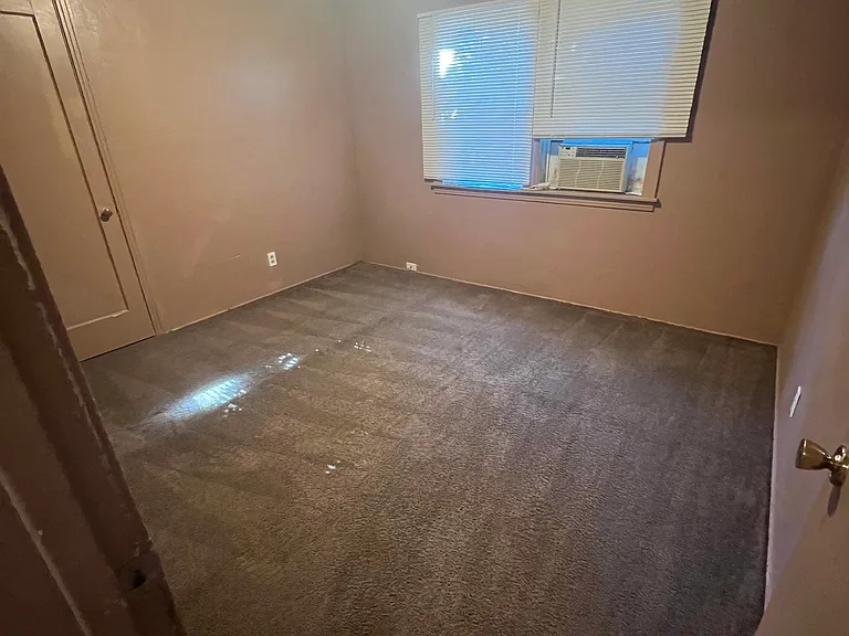 135 Phoenix Ave — Photo 2