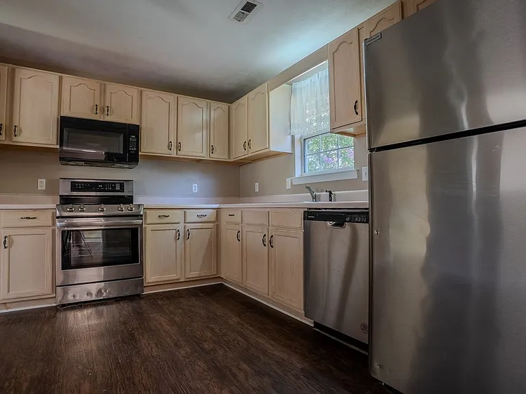 1433 Dustin Dr — Photo 4
