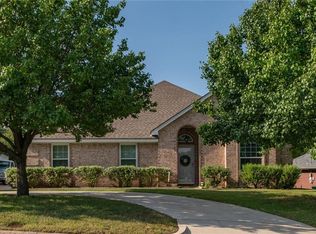 6217 Overlake Dr, Fort Worth, TX 76135