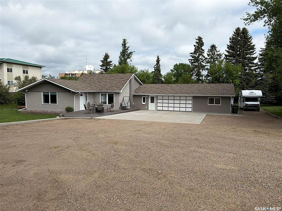 1st image of 310 34th STREET W