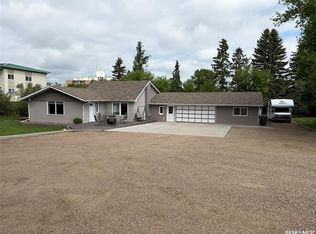 310 34th St W, Prince Albert, SK S6V5G1