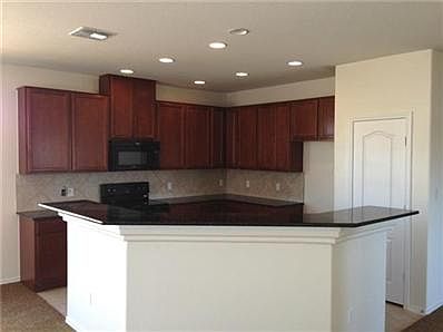 2nd image of 826 Apricot Dr