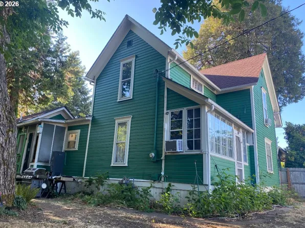 421 E Washington Ave, Cottage Grove, OR 97424