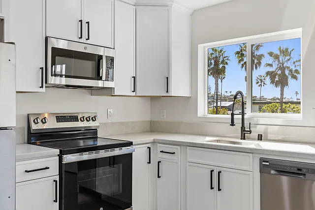 Building Photo - 4648 Point Loma Ave #7