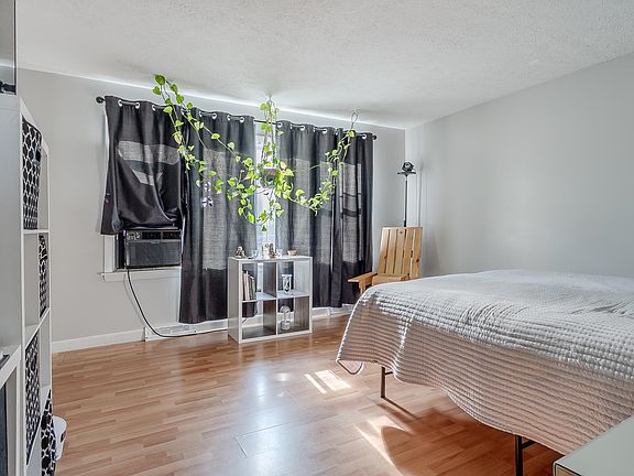 2nd image of 159 Cartier Street