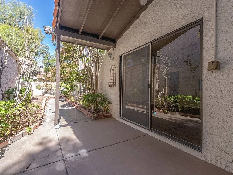 2204 Plaza Del Robles — Photo 28