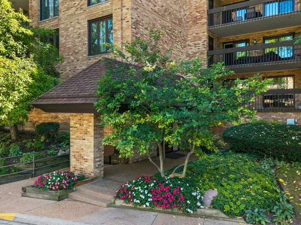 1671 Mission Hills Rd APT 310, Northbrook, IL 60062