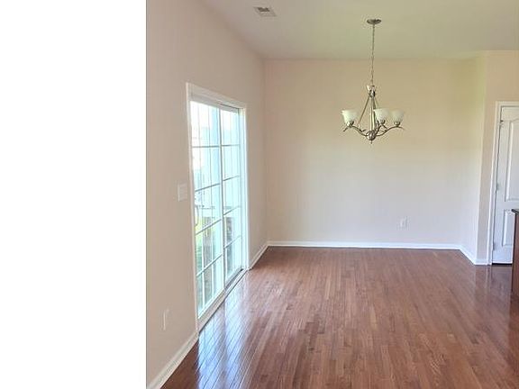 4th image of 423 Afton Dr