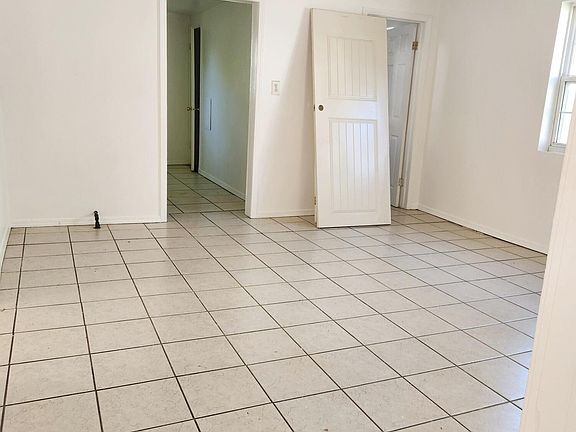 4th image of 527 Walnut St