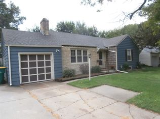 352 N Edgemoor Dr, Wichita, KS 67208