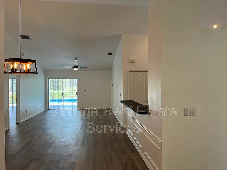 9411 Willow Cove Ct — Photo 8