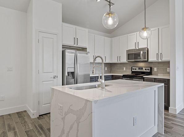 901 New Meister Ln APT 323
