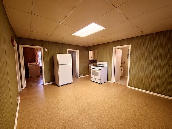 (1) Kitchen