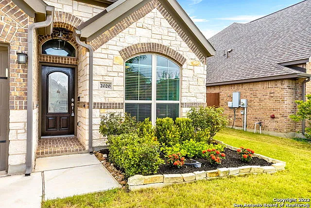 4 bed, 3.0 bath, 2155 sqft, $2,200 — Photo 4