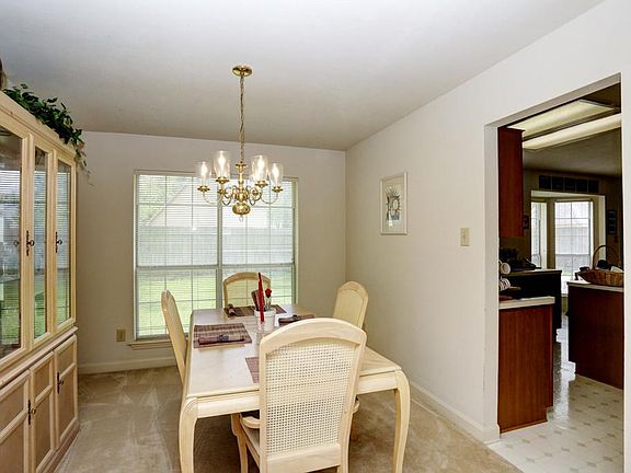 4th image of 11411 Meadowchase Dr
