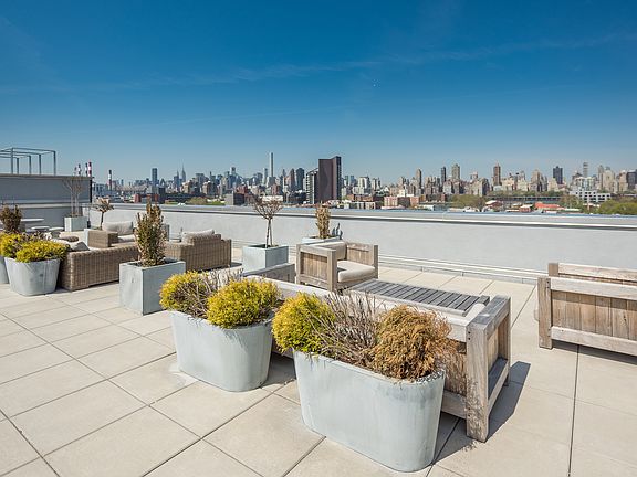 3rd image of 3040 21st St APT 301