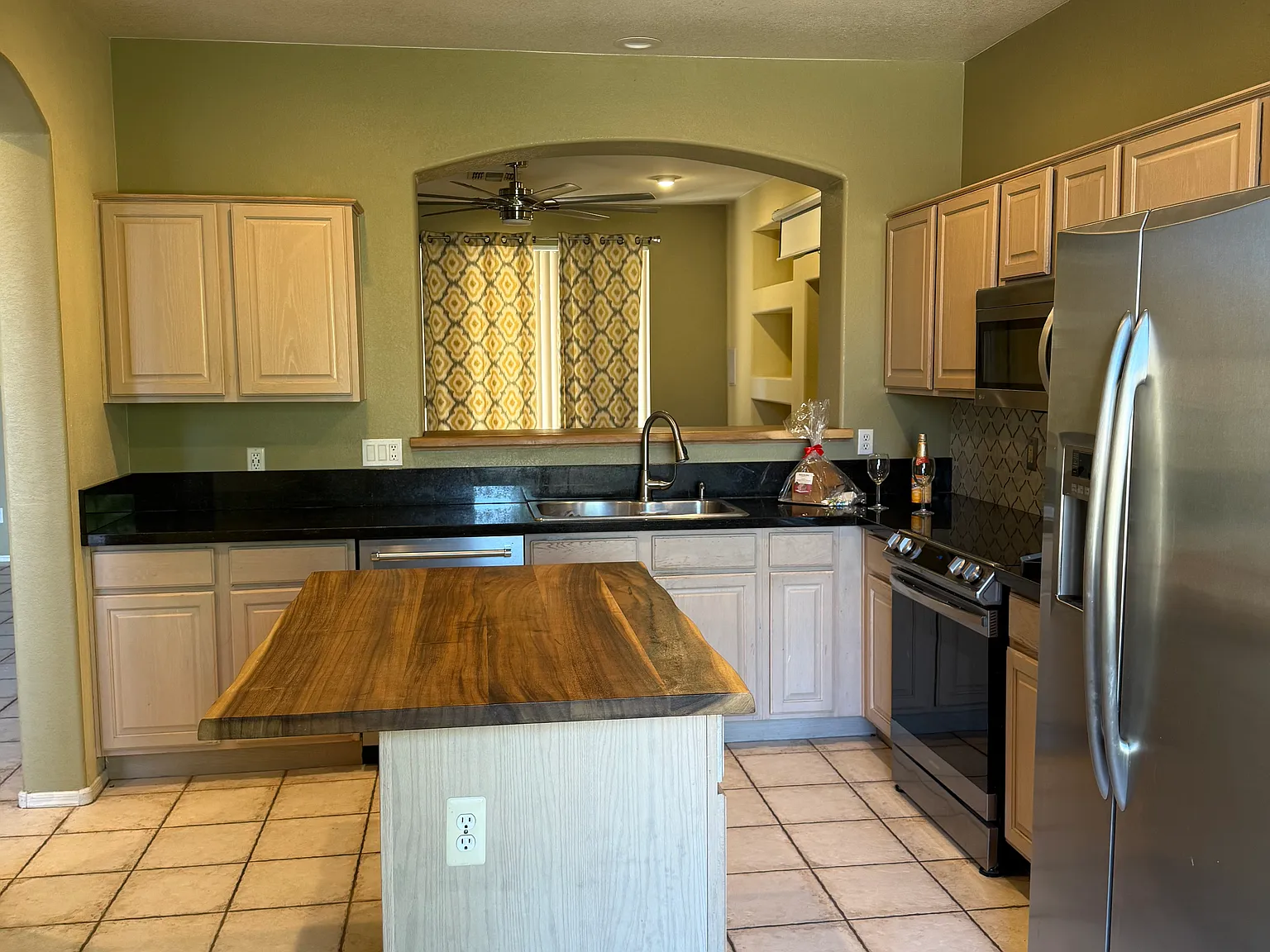 3 bed, 1436 sqft, $1,950 — Photo 3