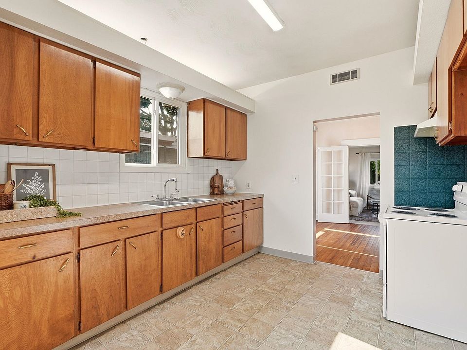11th image of 817 E Wabash Ave