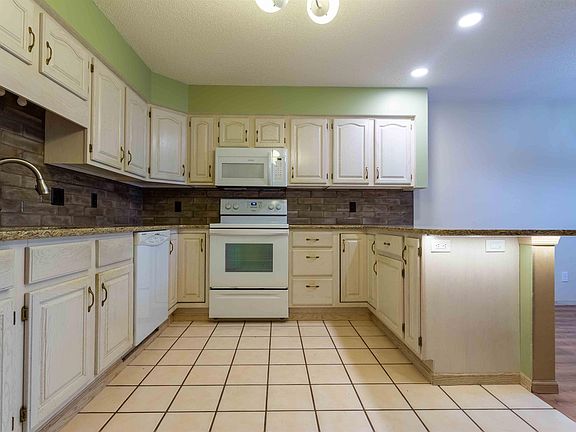 4th image of 3113 Pasadena Ct Unit 32