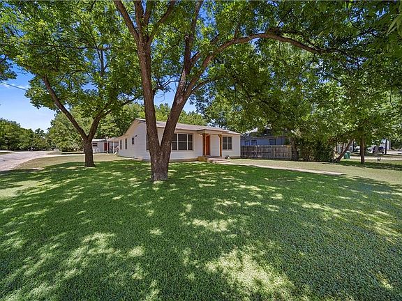 4th image of 615 Pecan St