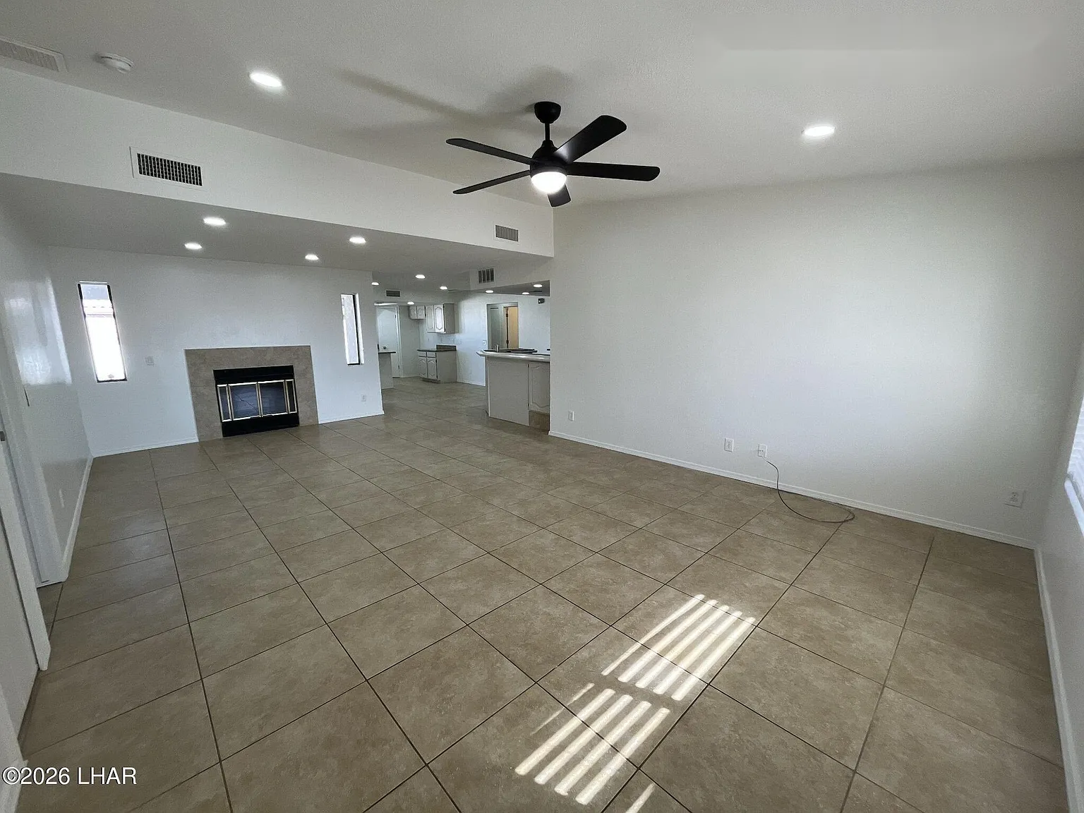 3 bed, 2.0 bath, 1557 sqft, $2,550 — Photo 4