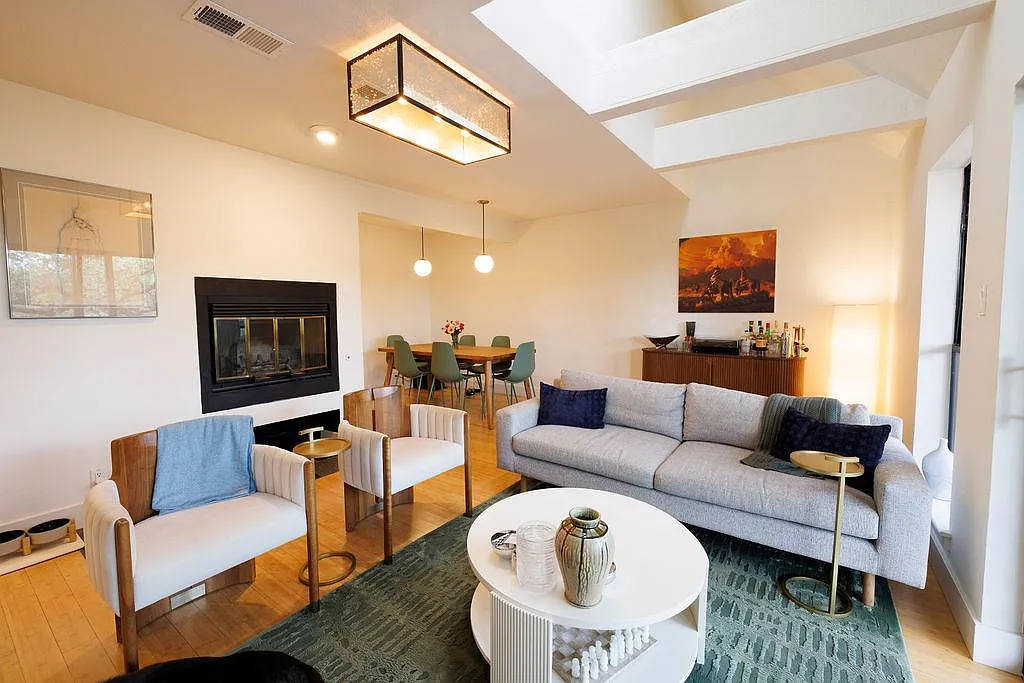 2 bed, 2.5 bath, 1500 sqft, $3,000 — Photo 3