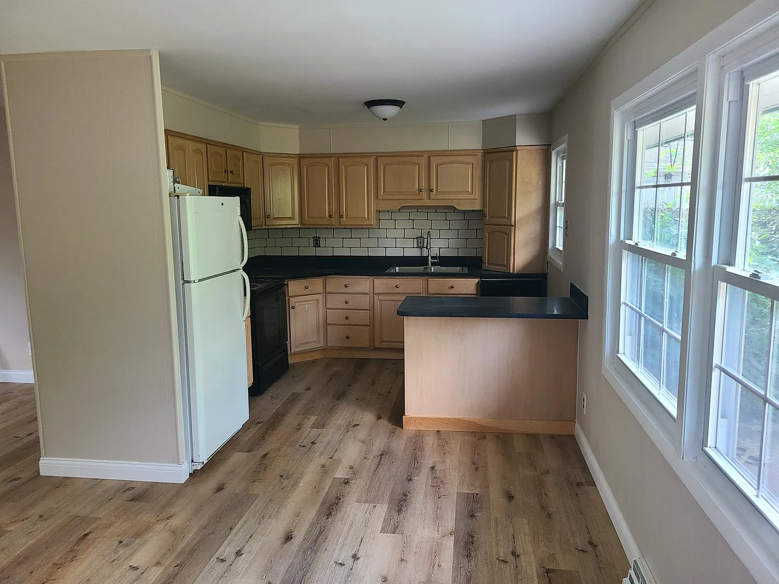 3 bed, 1300 sqft, $1,350 — Photo 2
