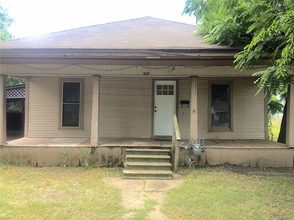 1st image of 907 W Main St
