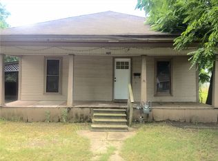 907 W Main St, Honey Grove, TX 75446